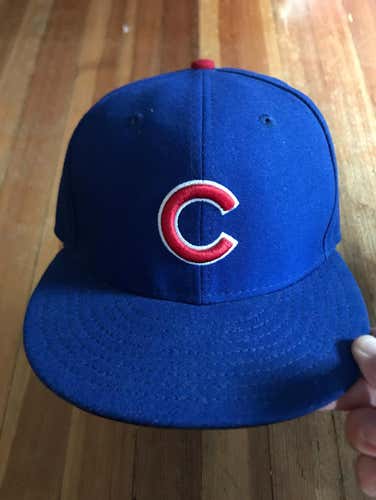 New Era Fitted Chicago Cubs Hat (Size 7 1/8)