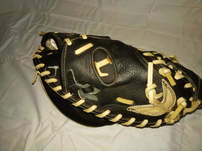 Used Louisville Slugger TPXCM2H Catchers Glove