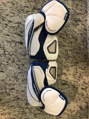 Bauer 1N Elbow Pads, Medium