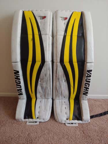 Vaughn Vaughn V7 XR Pro Carbon Goalie Leg Pads Senior