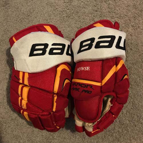 Calgary Flames Retro Howse Bauer Vapor APX Pro Stock Hockey Gloves 14" Used