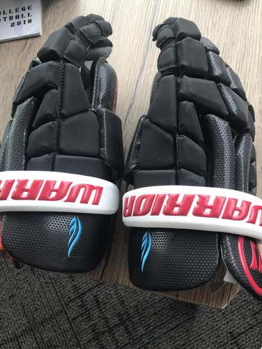 The Hill Academy Warrior Nemesis Gloves Large (new)