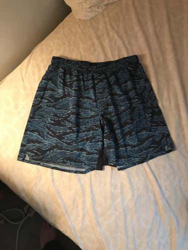 Lululemon Surge 7” Shorts W/o Pockets Size Large