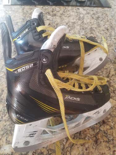 CCM CCM Tacks Skates Junior Size 3.5