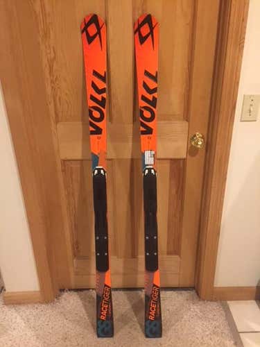 Volkl Racetiger GS Skis