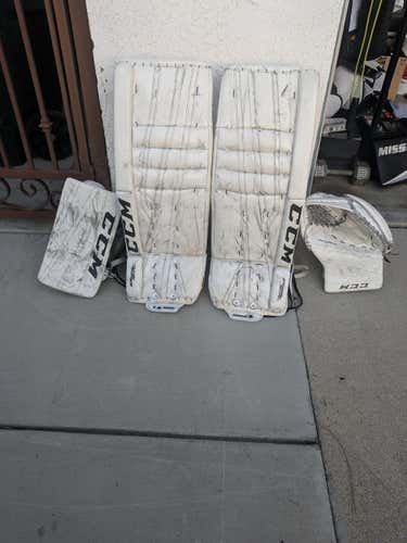 CCM Extreme Flex II 860 and 760 gloves Goalie Equipment (Full Set) Senior