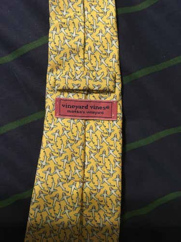 Vineyard Vines Shark tie (Medium)