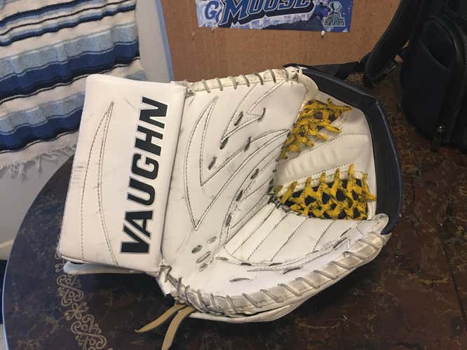Vaughn T5500 Goalie Glove & Blocker Regular Senior