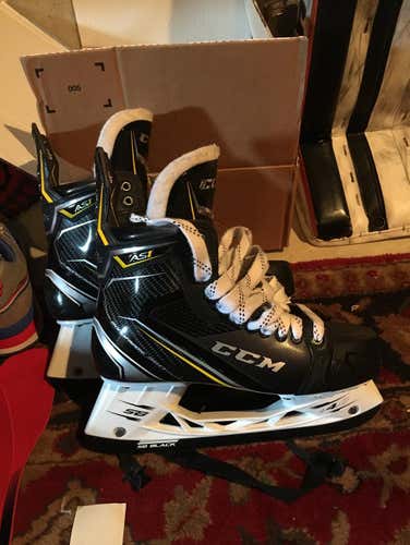CCM AS1 size 10 D