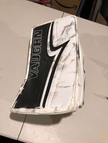 Vaughn Pro V Carbon Elite full right LA Kings