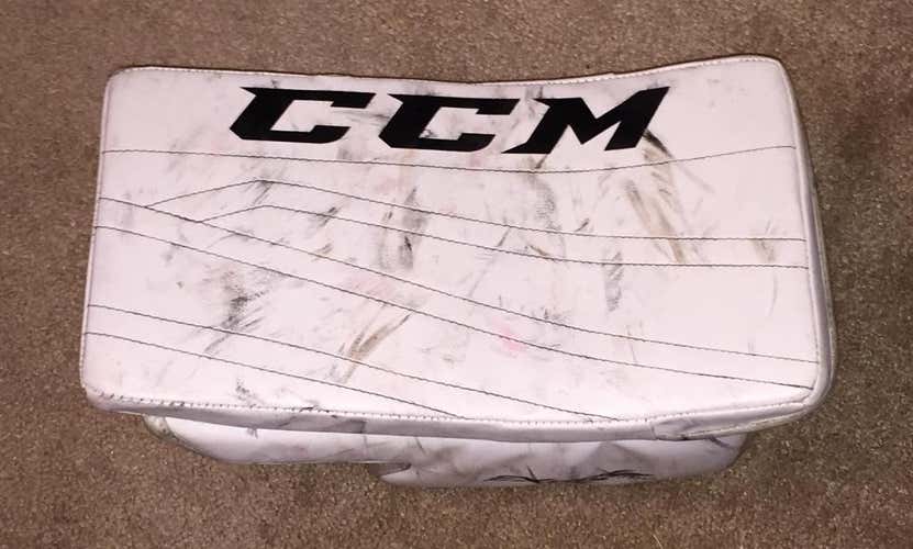 CCM Extreme Flex Goalie Blocker Regular Senior