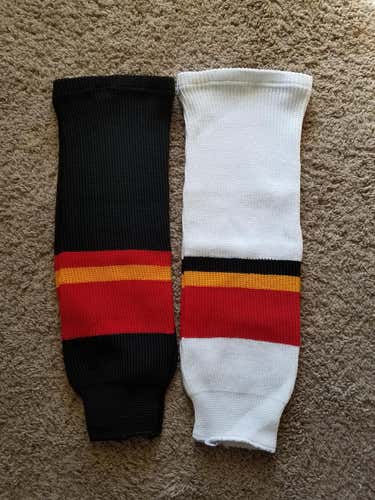 2 pair New Athletic Knit Youth Hockey Socks Size Medium