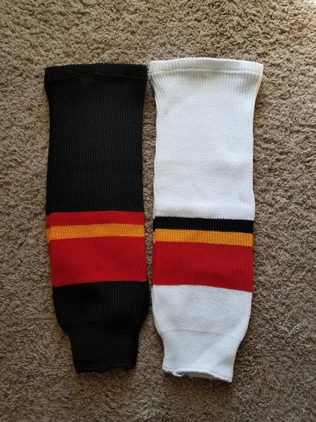 2 pair New Athletic Knit Youth Hockey Socks Size Medium