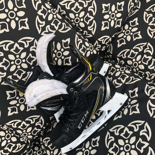Ccm As1 skates retail 9.5d