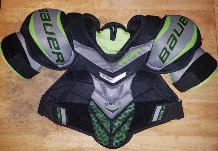 Bauer Shoulder Pads Junior