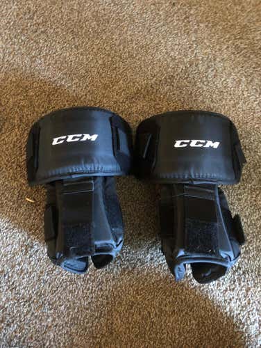 CCM Goalie Knee And Thigh Guards