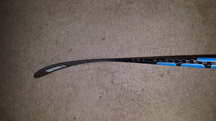 New Bauer Nexus Grip N9000 Stick Righty P28 Eichel 77 flex Senior