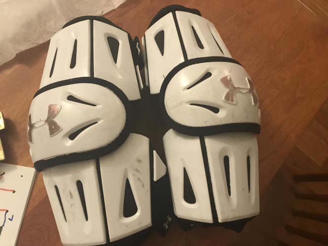 Good condition under armor revenant arm pads