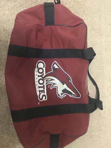 Arizona/Phoenix Coyotes Team Issued Player/Coaches Travel Bag