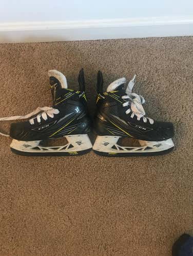 Youth 13.5 CCM Ultra tacks Skates