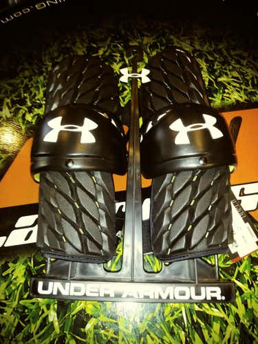 New Under Armour Arm Pads large