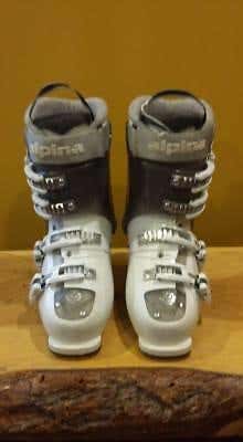 Ski Boots ( 24.5 ) Alpina X4 GOOD LOOKING BOOTS