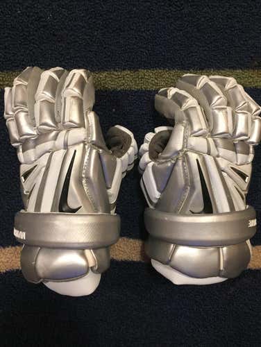Good Condition Silver Nike Vapor Elite Gloves