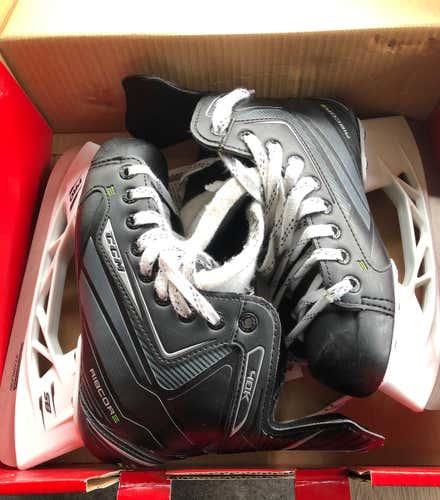 NEW CCM RIBCORE 40k Jr Ice Skates 3.5 D - SA8