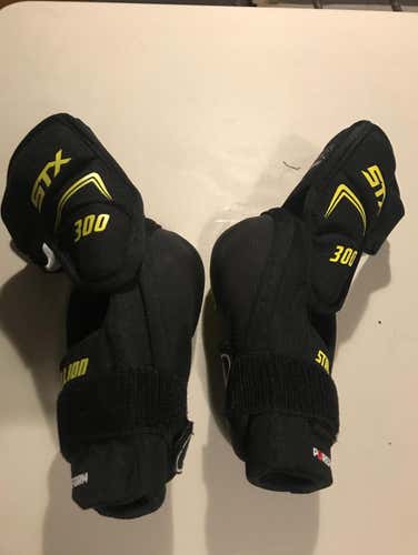Barely used STX STALLION 300 Elbow Pads Sr. Small