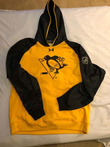 Under Armour Staff Hoodie Like new XL