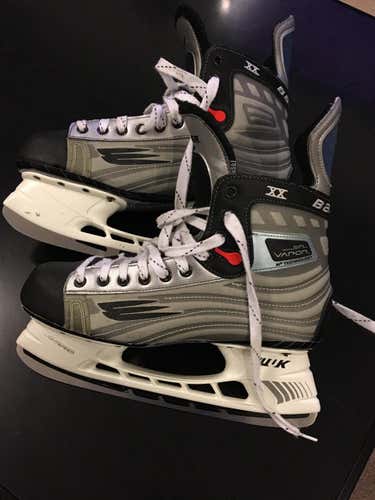 Mint Condition Bauer Vapor XX Skates Senior Size 10.5D
