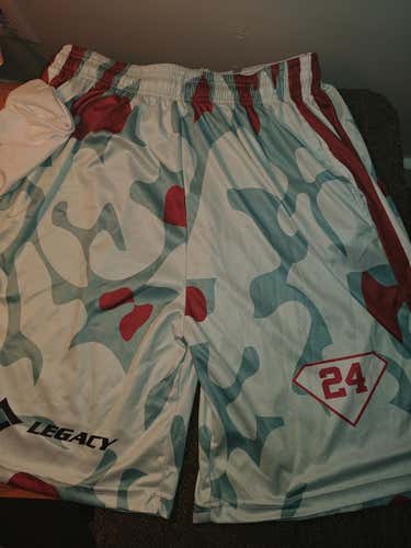 Beat Cancer Legacy shorts size XL