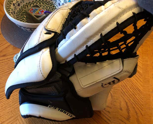 Intermediate Goalie Glove
