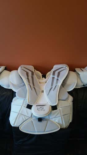 Vaughn Velocity V7 XF Pro Carbon Goalie Chest Protector Senior