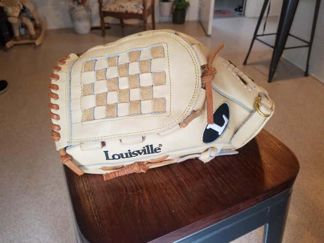 Louisville Slugger Glove Adult