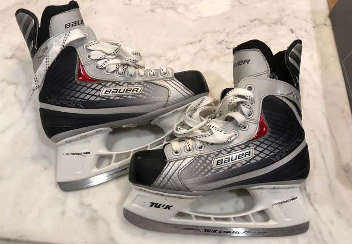 Bauer Vapor X05 Hockey Skates, size 6, BRAND NEW