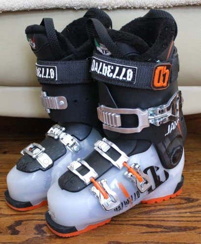 DALBELLO JAKK SKI BOOTS SIZE 24.5 MEN SIZE 6
