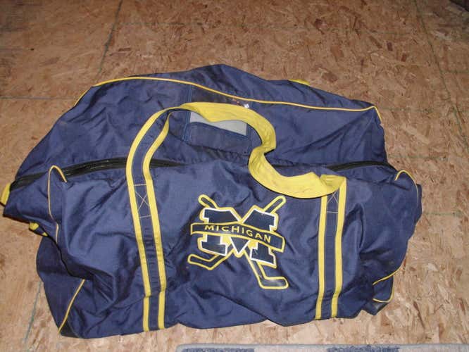 New  university OF MICHIGAN WOLVERINE HOCKEY BAG