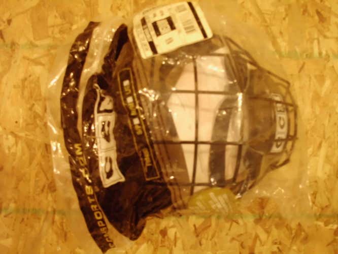 New CCM  FM 480 Cage Senior FROM THE UNIVERSITY OF MICHIGAN HOCKEY TEAM