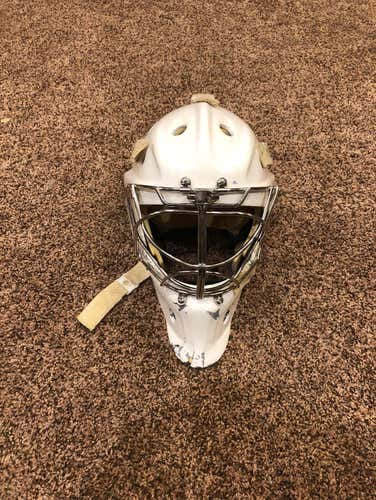 Bauer 950 Goalie Mask (cat eye)