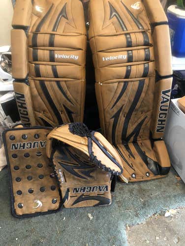*VINTAGE* California Tan 35” Vaughn Velocity V4 7600 Combo