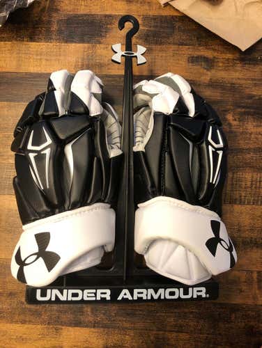 BNWT Command Pro II Black-White 13”