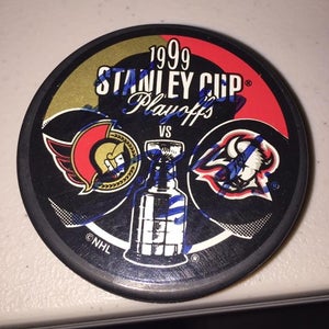 Dominik Hasek AUTOGRAPHED Commemorative Playoff Series Puck