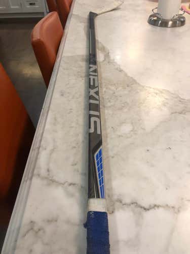 Bauer Nexus 4000 Stick Righty Senior 86 flex, P88
