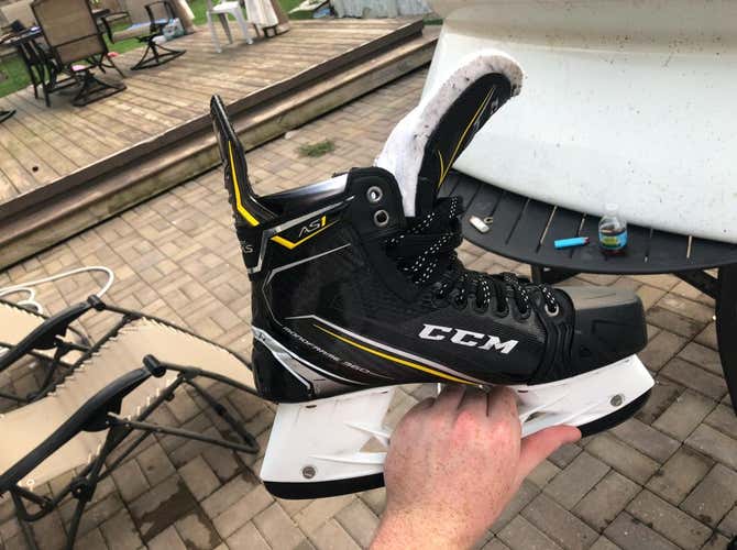Ccm as1 skates 10.5D used only couple times retail