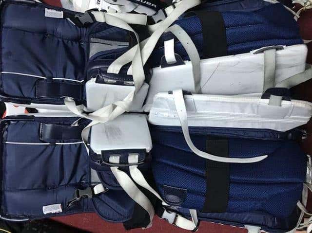 Vaughn Vaughn V7 XR Goalie Leg Pads Senior+ matching Glove Vaughn V7 Pro XF carbon