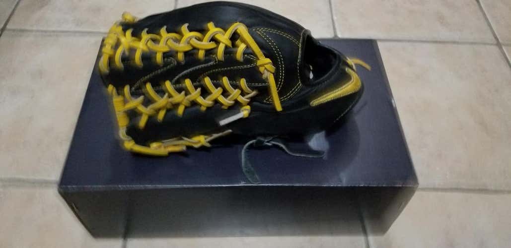 Nike Glove Adult