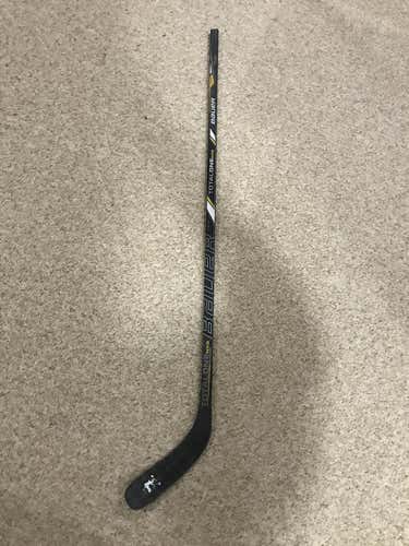 New Bauer TotalOne NXG Stick Stick Righty Mid 66 - 70 Intermediate