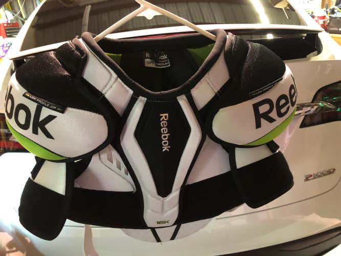NEW Reebok 16k Shoulder Pads