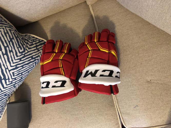 CCM HGQLXP (Quicklite) Gloves - Calgary NEW